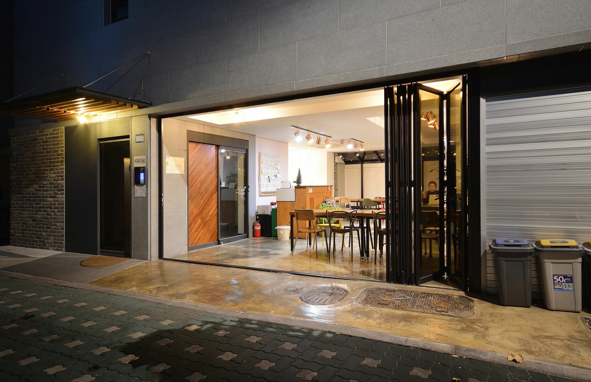 Sunnyhill Hostel Hongdae โซล ภายนอก รูปภาพ