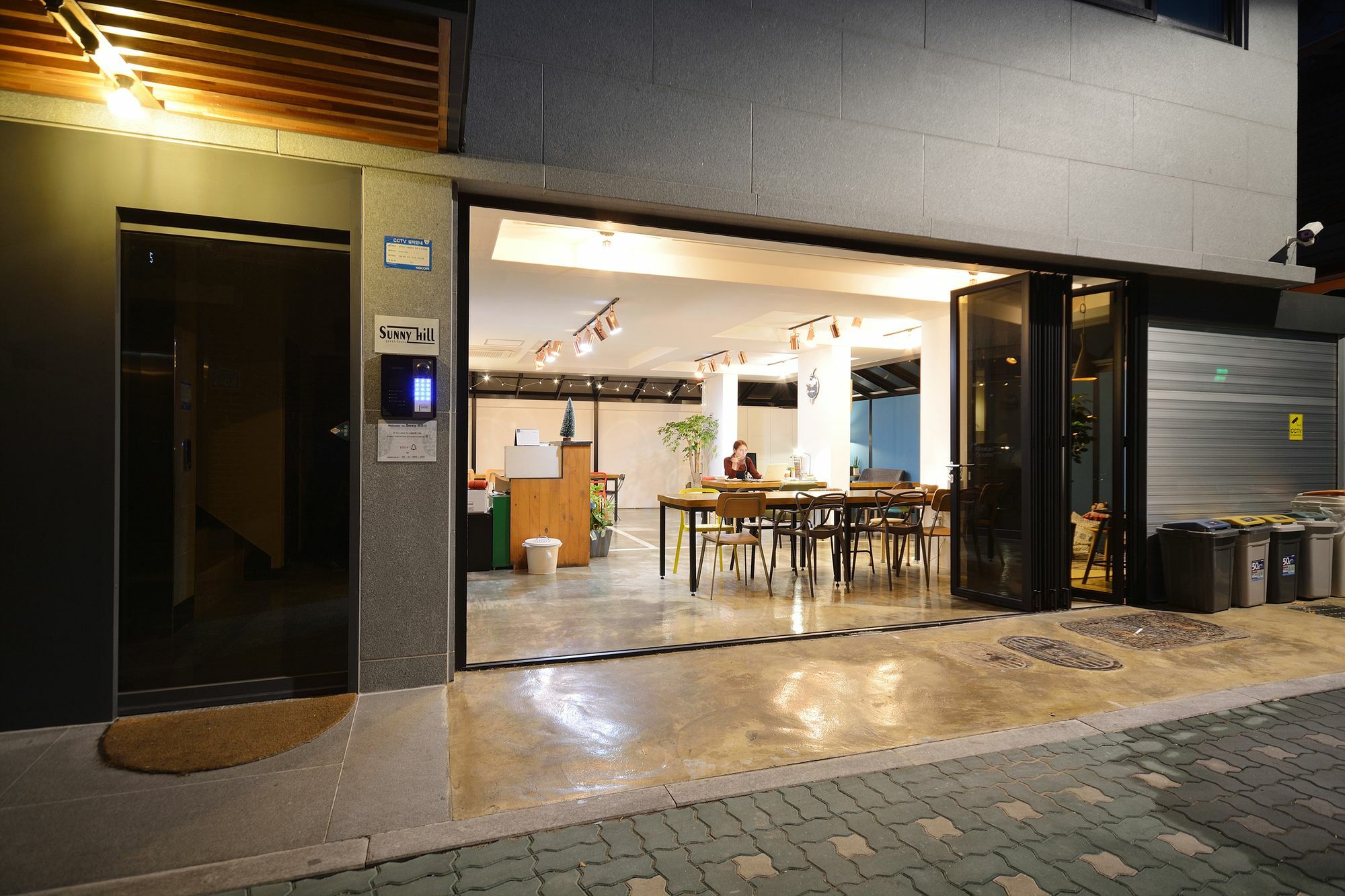 Sunnyhill Hostel Hongdae โซล ภายนอก รูปภาพ