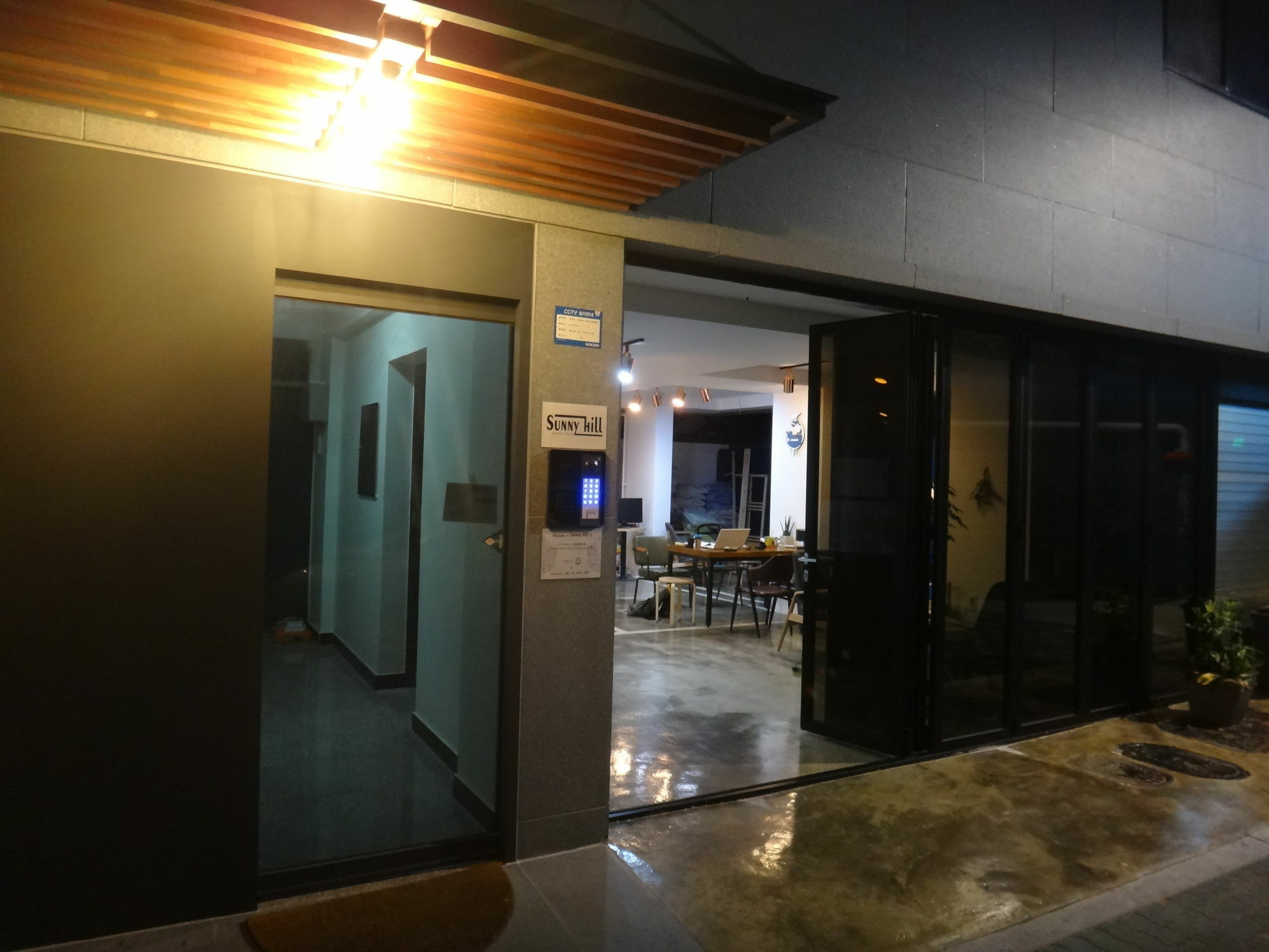 Sunnyhill Hostel Hongdae โซล ภายนอก รูปภาพ